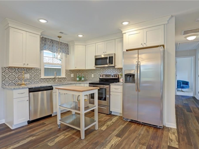 1202 Rowe St Kitchen Countertop