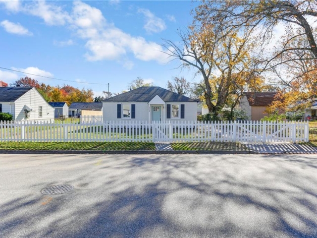 2700 Ryland Road Front yard