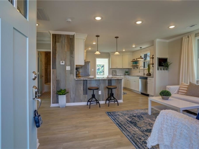 2700 Ryland Road Living room and Kitchen Countertop