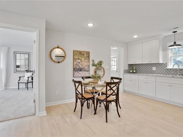 614 Downing St Dining area