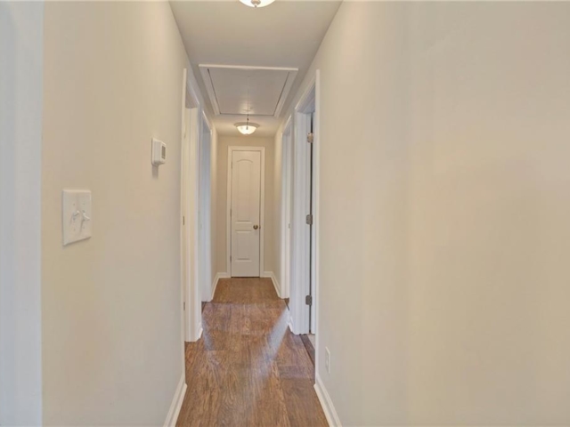 636 Hemlock Ave Hallway