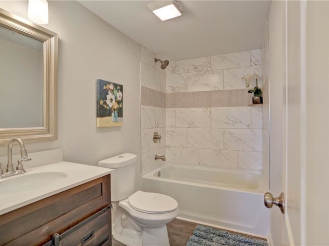 636 Hemlock Ave Bathroom