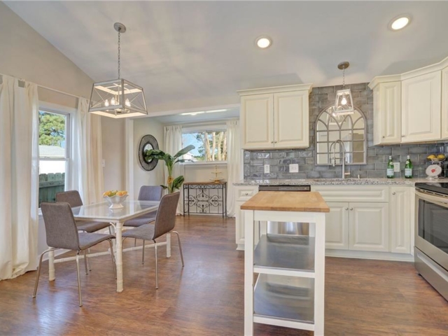 636 Hemlock Ave Dining area