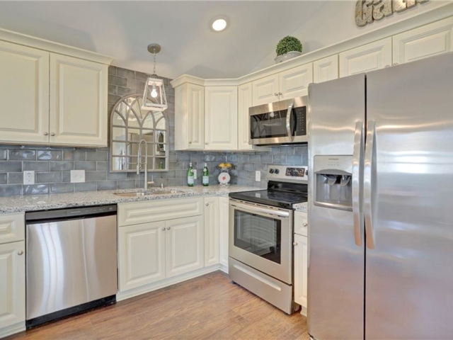 636 Hemlock Ave Kitchen Countertop