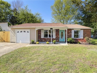 1502 Hardy Cash Drive Front yard